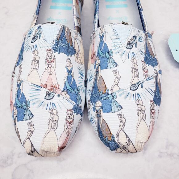**NWT DISNEY X TOMS Classic Blue Cinderella Printed Canvas Shoes Women's US8.5** - Picture 9 of 15